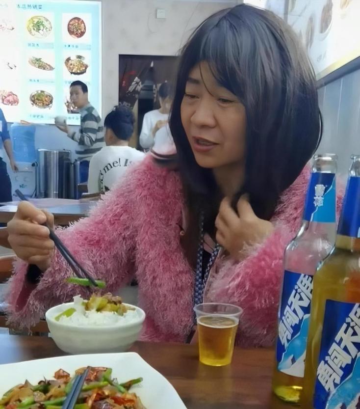 红姐心水—揭秘其背后的故事与魅力
探索人生，我们总会遇到各种机遇和挑战。在人生的道路上，选择二字显得尤为重要。跟风、随大流，还是独具慧眼？今天我们要探讨的关键词是—strong>红颜知己红姐心水论一坛